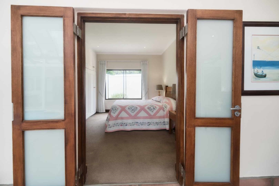 5 Bedroom Property for Sale in Fernkloof Estate Western Cape